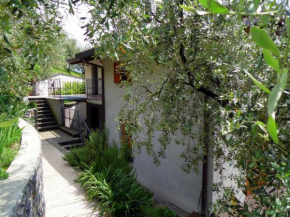 Idyllic Apartment in Vello with Balcony Garden Furniture Marone